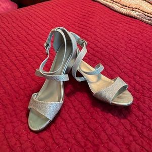 Great prom or wedding shoes! silver kitten heels with strap and buckle